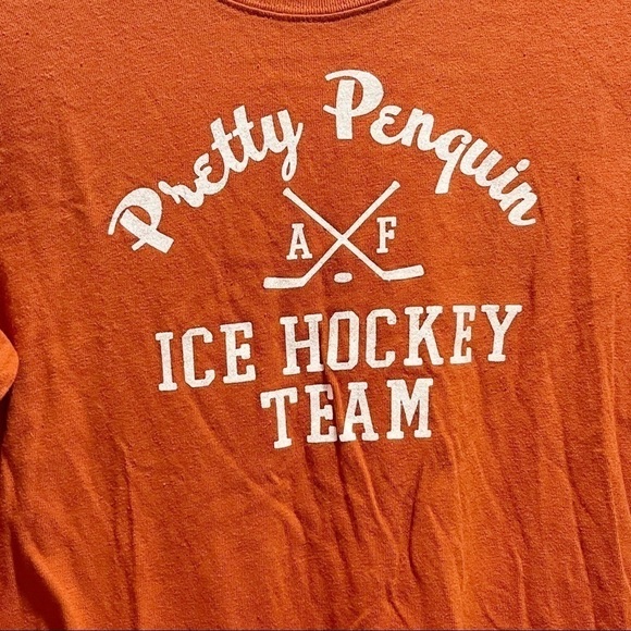 Vintage ABERCROMBIE & FITCH Women’s Orange Long Sleeve PRETTY PENQUIN Top - Picture 2 of 6